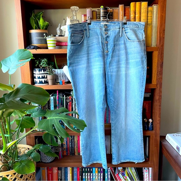 ariventures's tweet photo. So good I had to share! Check out all the items I'm loving on @Poshmarkapp #poshmark #fashion #style #shopmycloset #misalosangeles #vintage #madewell: https://t.co/fUWZVdE0Du https://t.co/k1sNXzU0sT