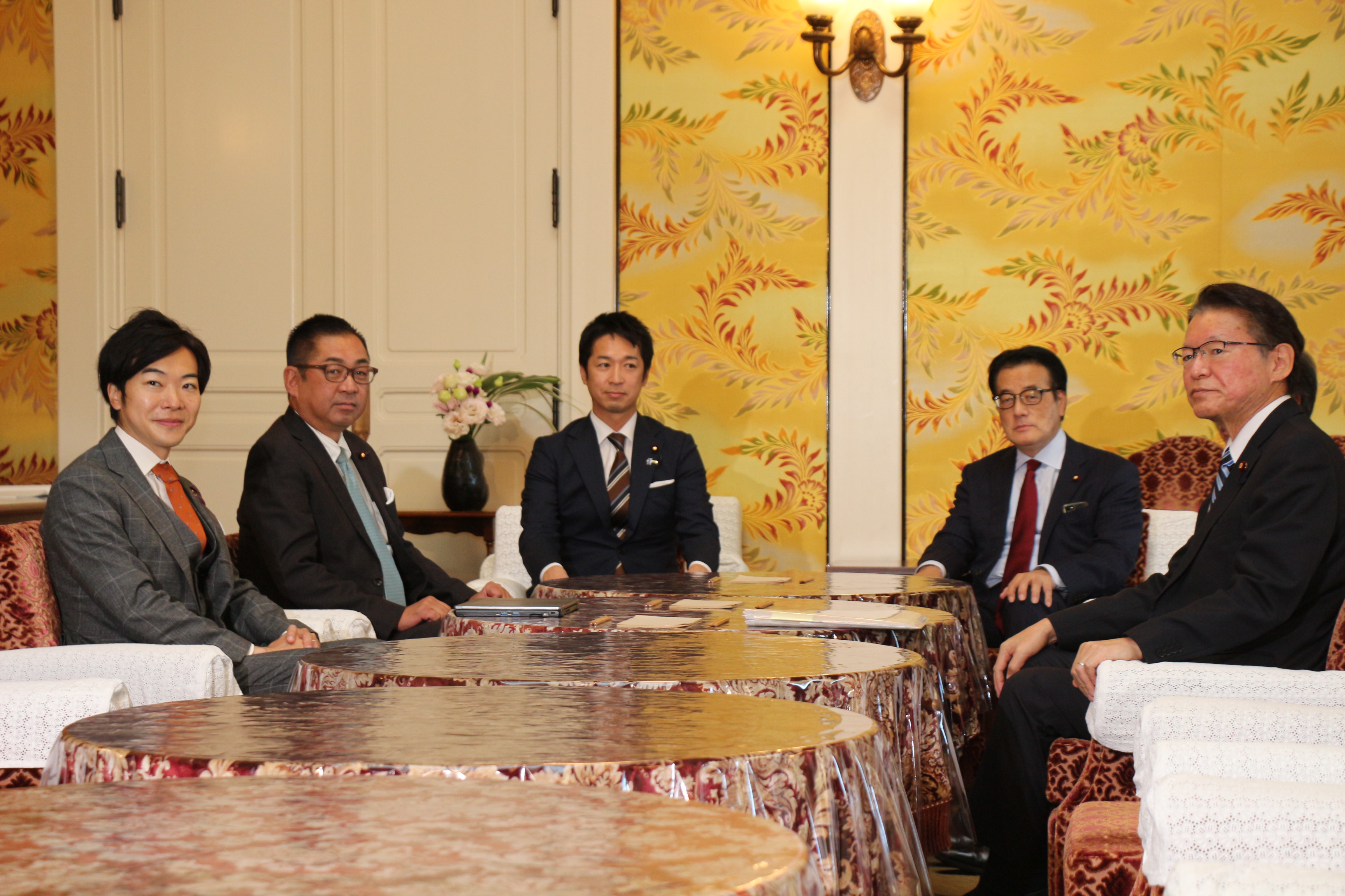 日本維新の会 国会議員団 on Twitter 