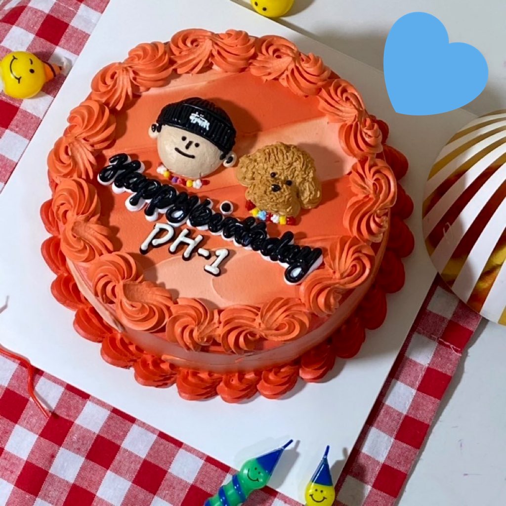 go___0111's tweet photo. 2022年のケーキと2021年のケーキ🎂
💙 @ph1boyyy 🧡 https://t.co/rQlZ7MX1bz