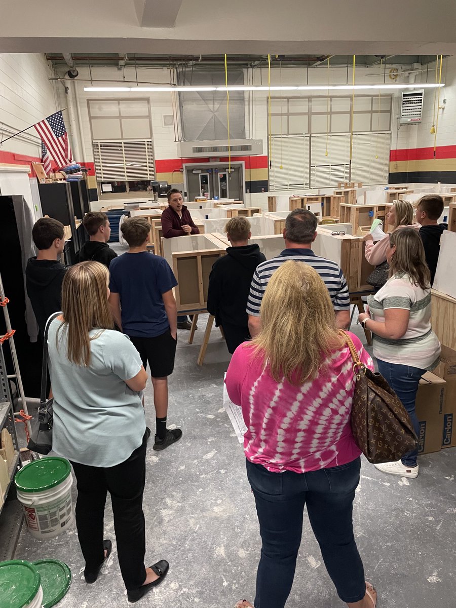 LisaJohnson616's tweet photo. Curriculum Night was a great success! Students and parents learned about all the electives that Sachem has to offer. ⁦@SachemHSNorth⁩ https://t.co/UCc2s2nhOn