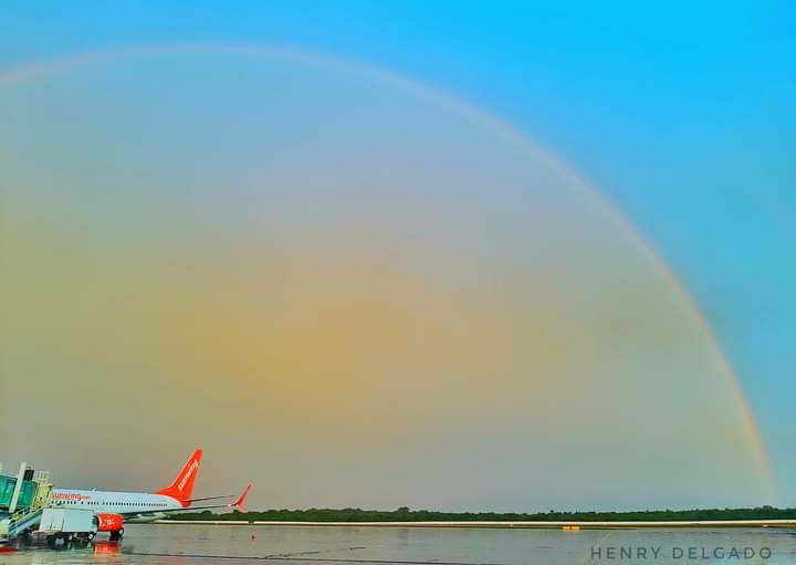 La imagen del día: Avistado un “Arcoíris Rojo” en el aeropuerto internacional de Varadero