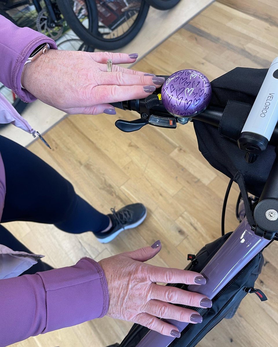 ruthschappert7's tweet photo. Let’s see how many km I can log in November. 

Oh yah , my nails match my commuter bike and my bell. https://t.co/wkIIFgZ4wI