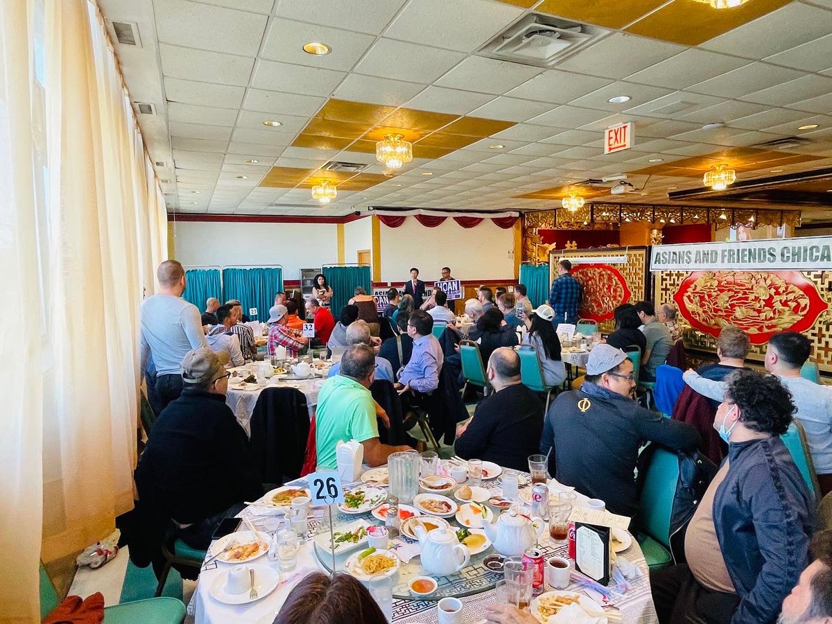 HoanDHuynh's tweet photo. Amazing Get Out The Vote Rally with our LGBTQ+ community hosted by AAPI LGBTQ+ leaders at Furama right here in Uptown! We are fired up and ready to vote tomorrow! #TeamHoan #VoteHoan #HoanforStateRep #Chicago https://t.co/IVatlTiyVu