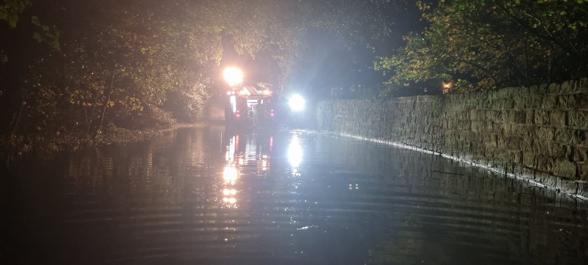 Our crew have been deployed this evening to a flooding threatening a property. After some hours of work water levels were reduced. A mixture of pumping and creating a drainage channel were the order of the night.

#flood #flooding #fire #firerescue #volunteer #firefighter