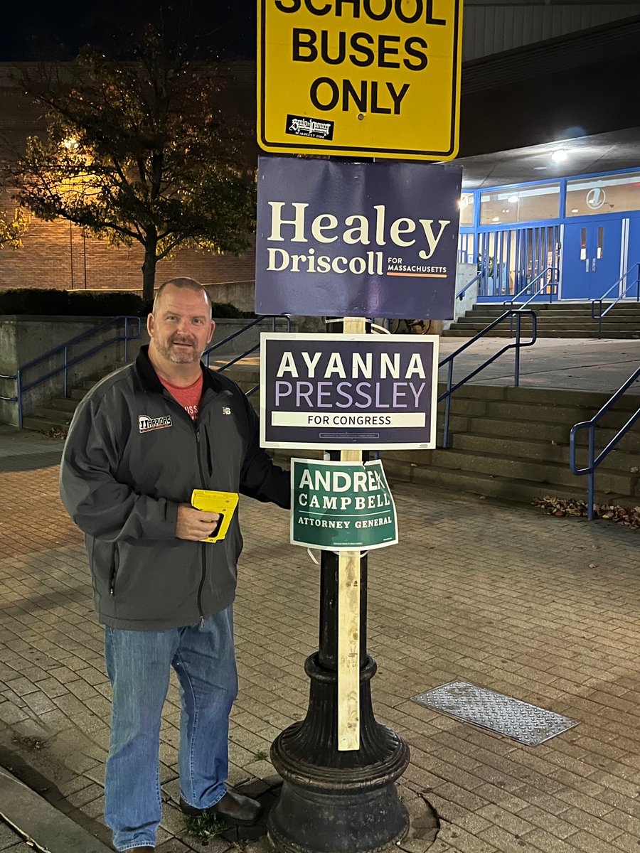 staterepmike's tweet image. Dressing the polls.  Remember to vote tomorrow.  Polls open 7am to 8pm.  #mapoli