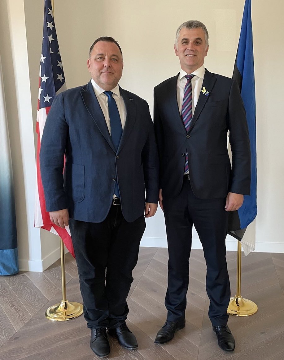 kprikk's tweet photo. Always great to receive visitors from 🇪🇪 and have a good discussion about tomorrow’s 🇺🇸 midterms. 
Particularly fun to do it with a guest from @Riigikogu while enjoying patriotic candies. 
Thank you @SvenSester https://t.co/pKX7IuJp2D