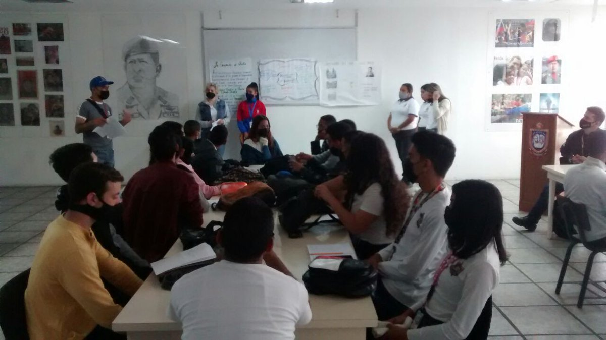Nucleo_Miranda's tweet photo. Estudiantes de 1er Semestre de la carrera Contaduría Pública de UNEFA Los Teques, en el marco de la cátedra de DIN, realizaron exposiciones relacionadas a la Campaña Admirable y Campaña del Sur, comandadas por Simón Bolívar. @angiolillofp @UNEFA_VRRC @Unefa_VEN @marchahil https://t.co/16w2u4olYu