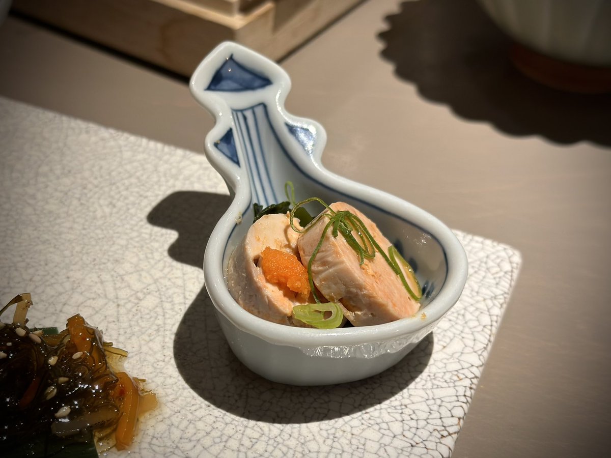 pocoratte's tweet photo. 朝獲れの魚を1匹買いして好きな調理法で仕上げてもらえるお店

今が旬のウマズラハギを
お刺身と肝ポン酢和えに、、
8種類の贅沢刺し盛りも添えて

お通しのあん肝ポン酢も
〆の雲丹ご飯も美味しい。。

なきざかな @新宿 https://t.co/NMlT91HnSL