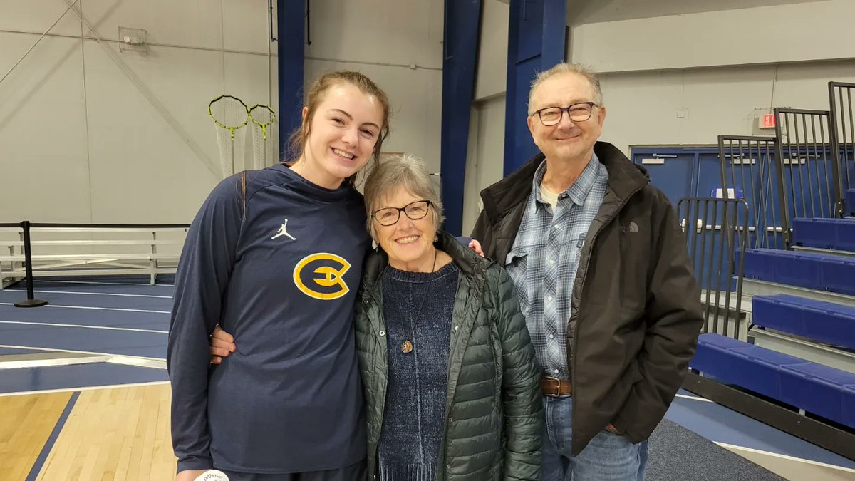 kbettcher's tweet photo. Always fun when you get eyes on your child and bonus is meeting some of her friends and teammates! Go Blugolds! #moreispossible https://t.co/mMTmgGU5Nt