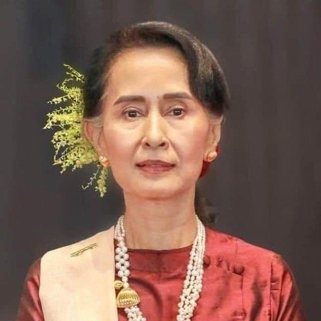 OoKoLinn3's tweet photo. ဘဝဆိုတာ စွန့်စားမှု ခရီးရှည်ကြီးပါ။ 
ရှေ့မှာ ဘာမှမမြင်ရဘူး။ 
ဘာဖြစ်မယ်လို ဘယ်သူမှလည်း မသိနိုင်ပါဘူး။ 
ဒါပေမဲ့ မကြောက်ပါနဲ့။ 
ယုံယုံကြည်ကြည်လျှောက်ပါ။

       #ဒေါ်အောင်ဆန်းစုကြည် https://t.co/0Qu6TVju1z