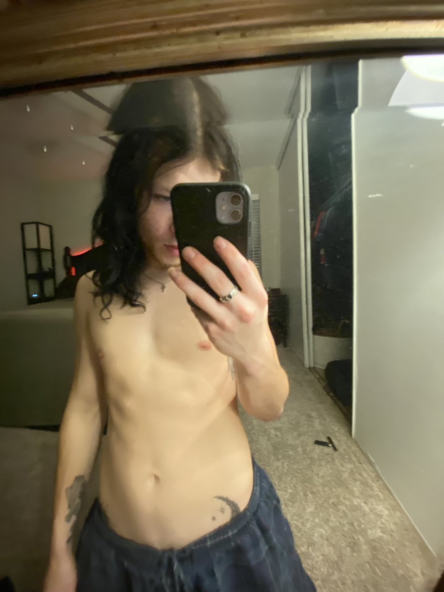 RoyalBlvd20's tweet photo. Someone get me out this dam house #gayshit #gaytwink #gothbabe https://t.co/JvxKY8C39i