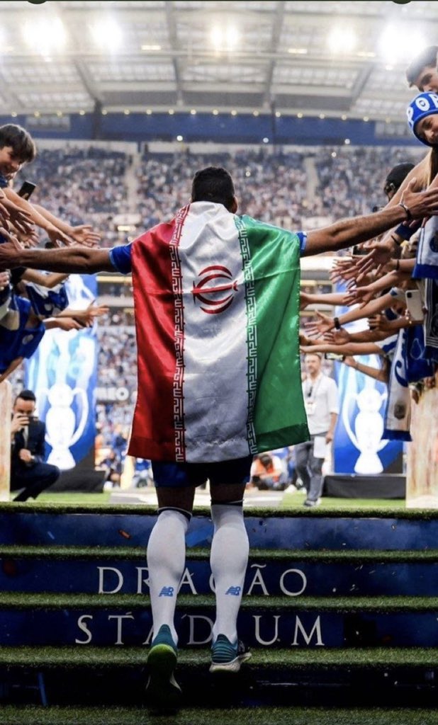 hoseintaheri213's tweet image. قهرمان تویی که زیر سایه پرچم‌کشورت
هویت یک #ایران رو‌ به دوش کشیدی !

#مهدی_طارمی 🇮🇷