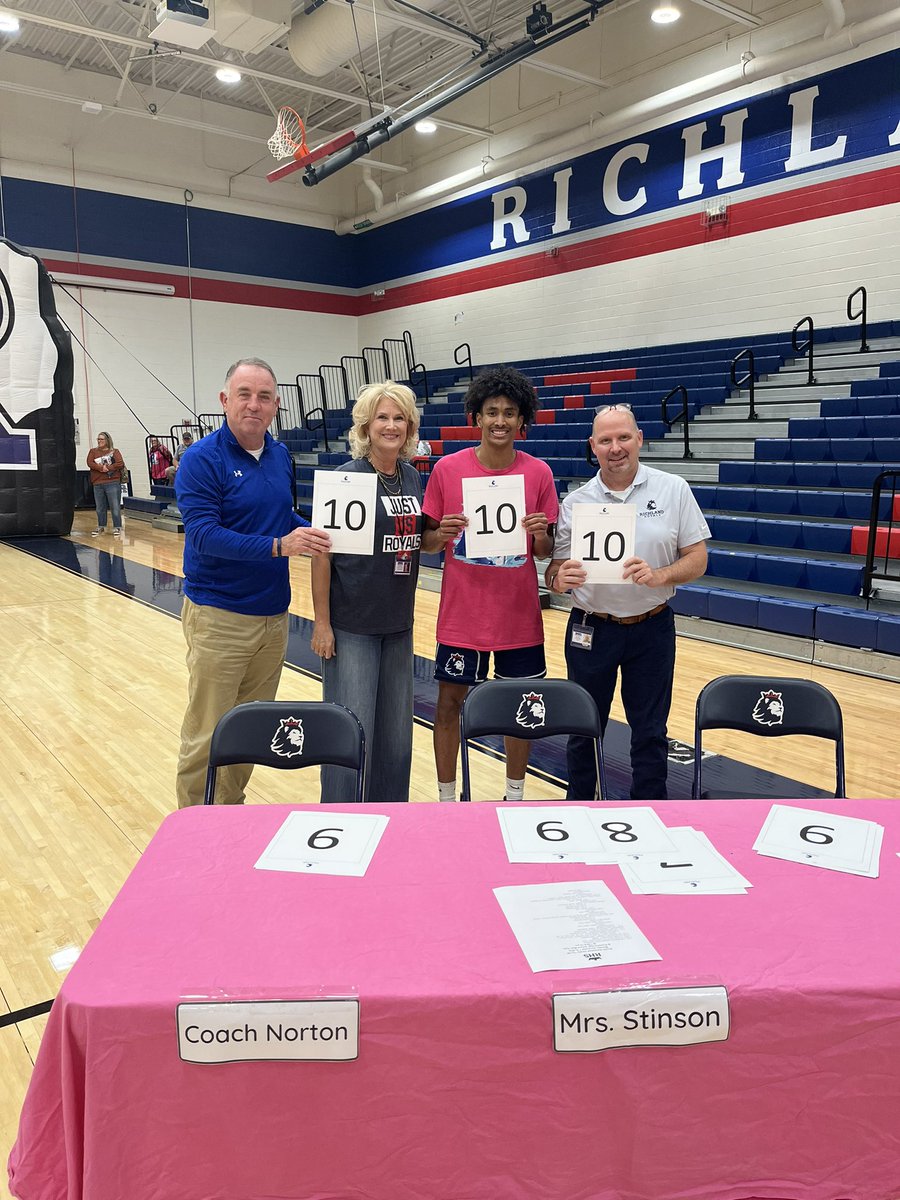 Richland_hoops's tweet photo. ✈️✈️Dunk Contest Champion🚀🚀

Don’t call it an upset, @XavierPeyton3 shut it down early with the windmill and the “eastbay” 😮‍💨😮‍💨 The judges made it unanimous!!  Thanks to Superintendent @drgaylestinson , Athletic Director Barry Norton, &amp; Principal Kyle Pekurney!! https://t.co/Ch8FZJefvG