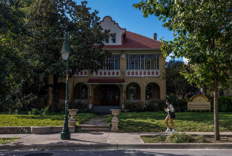 UATX_math's tweet photo. Our engineering building             Our math building https://t.co/t3MK3ROfaU