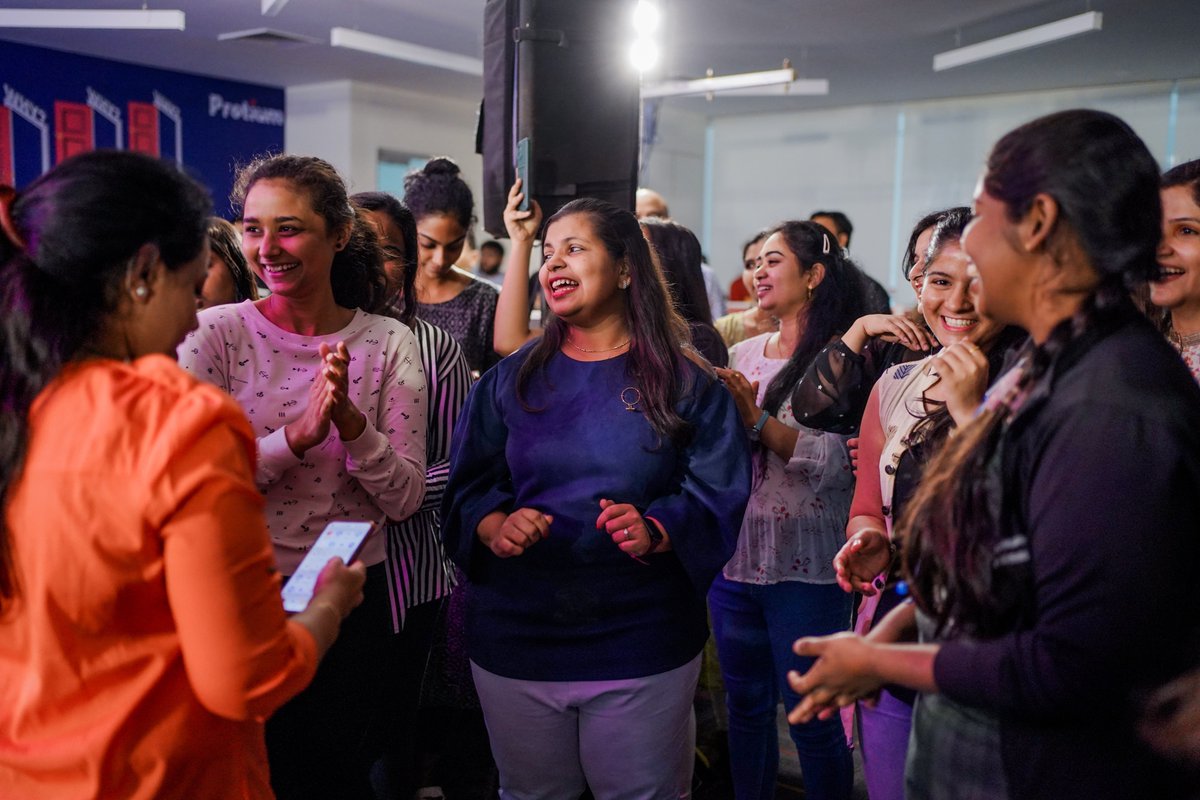 ProtiumAmpd's tweet photo. Loved the audience and their enthusiasm! @vasudasharma made our two left feet dance! @protiumampd continues to fuel ambitions of indie artists across India. If you wish to perform on our platform, send us your videos. 
#ProtiumAmpd #FuelTheVibe #LivePerformance #IndieArtist https://t.co/kkUq8wpxsW
