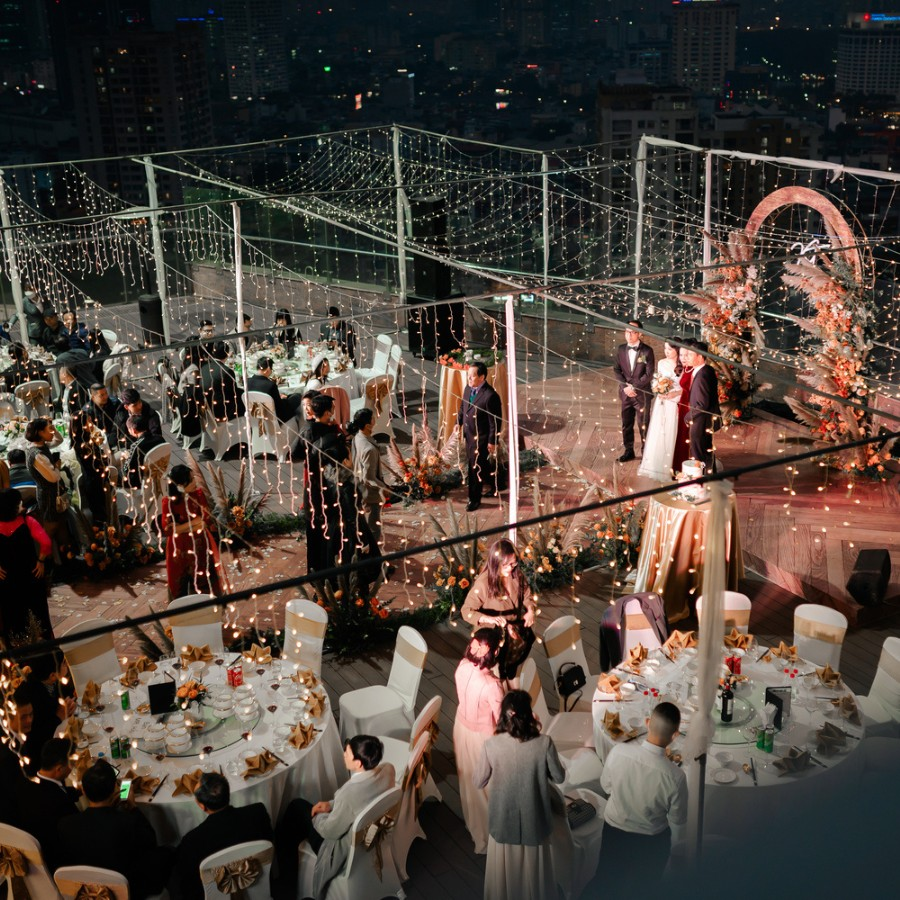 ByHanoi's tweet photo. 💌The wedding is the final destination of our love journey but also the next step in our life. At 𝐃𝐨𝐥𝐜𝐞 𝐛𝐲 𝐖𝐲𝐧𝐝𝐡𝐚𝐦 𝐇𝐚𝐧𝐨𝐢 𝐆𝐨𝐥𝐝𝐞𝐧 𝐋𝐚𝐤𝐞, we hope that we can go along with couples in their golden moment of life. https://t.co/1tvZVPhrXt