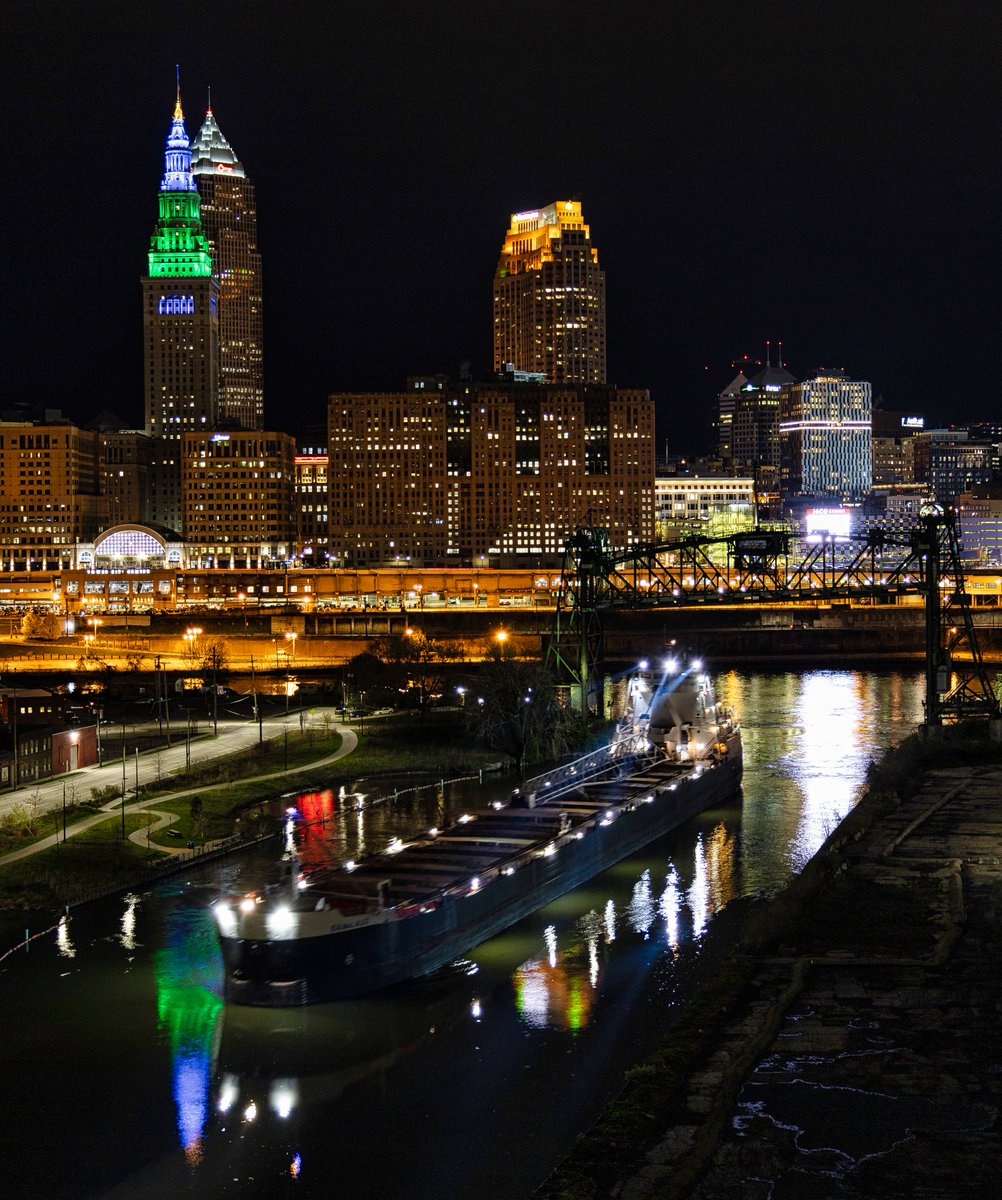 TheBeaconCLE's tweet photo. How could you not love this beautiful city?! ❤✨
#dtcle #thiscle #thebeaconcle https://t.co/ZIeiGMsX9K