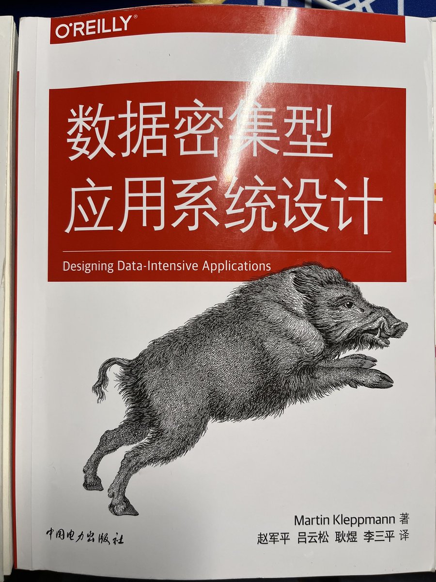 madawei2699's tweet photo. 终于看完这三本书了，这是这两年看过最有价值的三本技术书。

凤凰架构：从应用系统架构演进的视角介绍如何构建分布式系统；

数据密集型应用系统设计：介绍如何构建可靠、可扩展、可维护的应用系统，可以说是后端领域里最值得读的一本书；

Google的软件工程：从文化、过程与工具三方面介绍软件工程 https://t.co/uWMNdFV8fs
