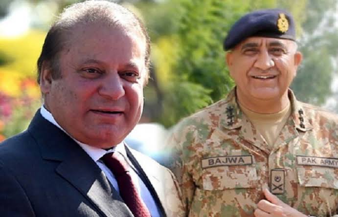 sunamjad's tweet photo. ساڈے ملک دیاں موجاں ای موجاں
جدھر ویکھو فوجاں ای فوجاں
ایہہ کی کری جانا ایں
کدی چین جانا کدی روس جانا ایں
بن کے توں امریکی جاسوس جاناایں
ایہہ کی کری جانا ایں
اڑائی قوم دا تو فلوس جاناایں
لائی کھیس جانا، کھچی دری جاناایں
ایہہ کی کری جانا ایں
#ImranKhanFightingMafia https://t.co/skOSBy2Pof
