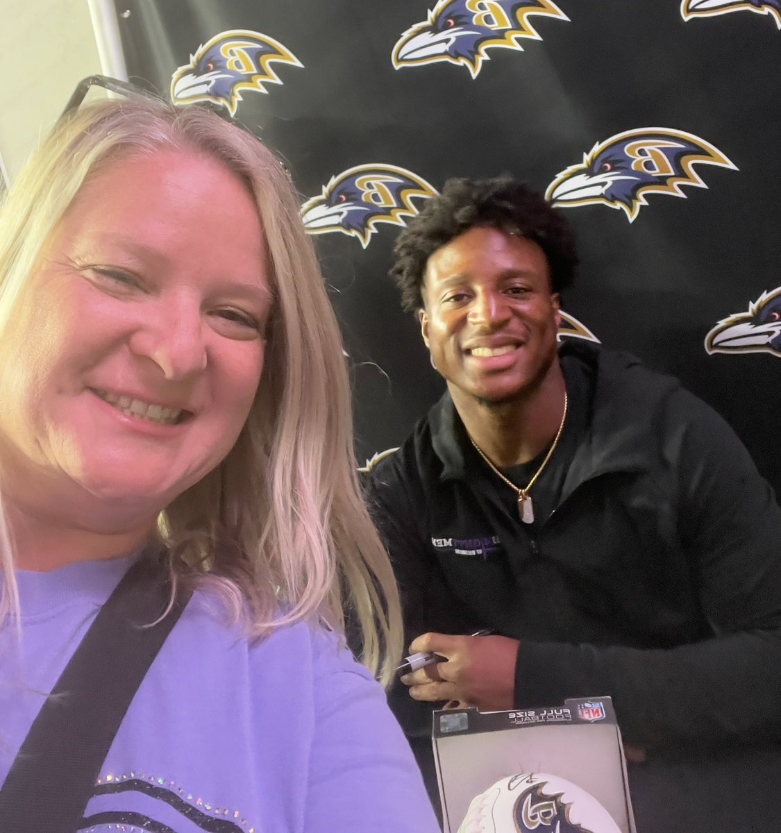MichelleS1975's tweet photo. @KDx32 having one hell of a night tonight in Nola and I’m loving it!! 💜🖤 #BaltimoreRavens #MNF https://t.co/YENQSqgxLW