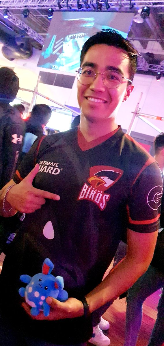 edwin_munive's tweet photo. Este fin de semana fue un verdadero reto personal, logre coronarme campeón del torneo de @pokemex en el @EGS_Mexico fue un excelente evento de videojuegos.

Gracias a mi equipo de @BraveBirds_gg estoy muy agradecido con ellos por su apoyo en todo momento del torneo🔥🦅 https://t.co/q3cEYOqazi