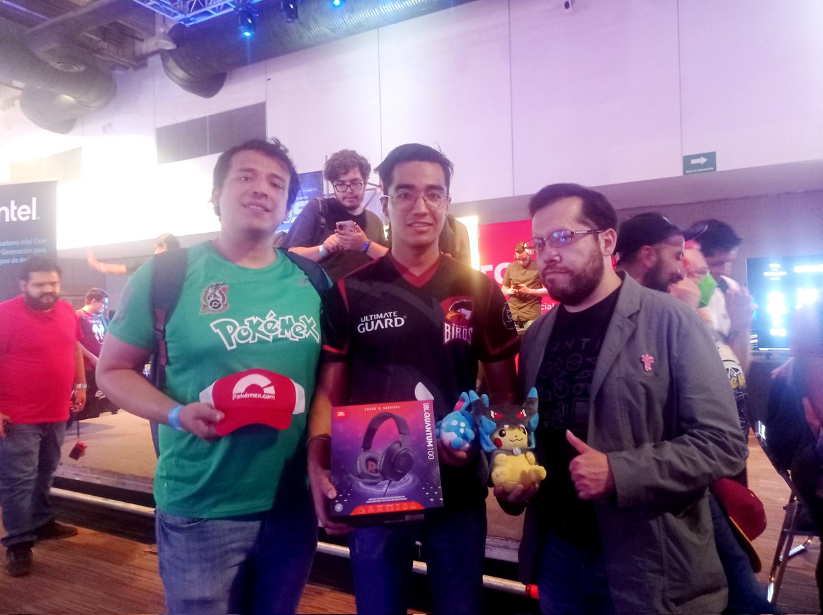 edwin_munive's tweet photo. Este fin de semana fue un verdadero reto personal, logre coronarme campeón del torneo de @pokemex en el @EGS_Mexico fue un excelente evento de videojuegos.

Gracias a mi equipo de @BraveBirds_gg estoy muy agradecido con ellos por su apoyo en todo momento del torneo🔥🦅 https://t.co/q3cEYOqazi