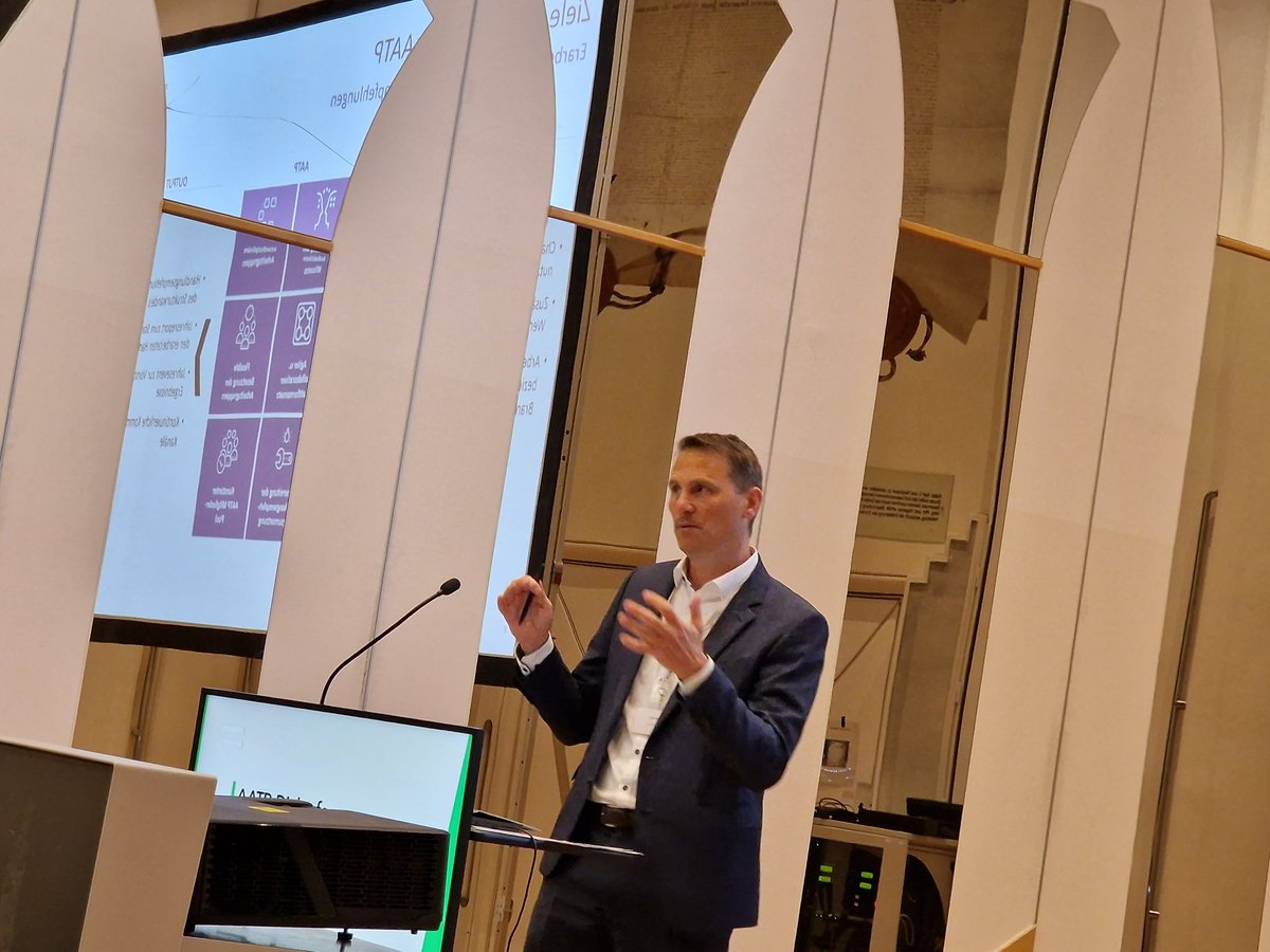 theresiavogel's tweet photo. Nach einem Jahr Arbeit in der #AATP liegen die Handlungsempfehlungen #Transformation #Automotiv am Tisch. Opening des Dialogforums @lgewessler #SylviaVana #BMAW Dank an die Beteiligten für insg 7000 Std Arbeit @accilium @klimafonds @BMKlimaschutz https://t.co/DEt4H4xSyx