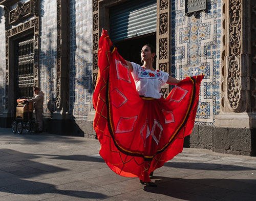 Bright #MexicanFolkloricodance outfit. The blouse is adorned with lovely #floralembroidery and the crimson skirt makes this attire stand out wonderfully from the background.

#Mexican_Folklorico_dance_costume #Mexican_Folklorico_costume #folklorico #Mexico #Mexicanclothing