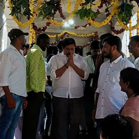 jdsitwing134's tweet photo. ಕೋಡಗದಾಲ ಗ್ರಾಮ ಪಂಚಾಯಿತಿ ವ್ಯಾಪ್ತಿಗೆ ಬರುವ ಸುಣ್ಣವಾಡಿ ಗ್ರಾಮದಲ್ಲಿ ಶ್ರೀಬಸವೇಶ್ವರ ಸ್ವಾಮಿ ದೇವಾಲಯದ ಜೀರ್ಣೋದ್ಧಾರ  ಪೂಜಾ ಕಾರ್ಯಕ್ರಮದಲ್ಲಿ ಜನಪ್ರಿಯ ಮಾಜಿ ಶಾಸಕರಾದ ಪಿ.ಆರ್.ಸುಧಾಕರ್ ಲಾಲ್ ರವರು ಭಾಗವಹಿಸಿದರು, ಈ ಪೂಜಾ ಕಾರ್ಯಕ್ರಮದಲ್ಲಿ ಸಮಾಜಸೇವಕರಾದ ಗಿರೇಗೌಡನಹಳ್ಳಿ ಕಾಂತರಾಜು ರವರು ಉಪಸ್ಥಿತರಿದ್ದರು. #koratagere #jds https://t.co/K6Gcddd9w6