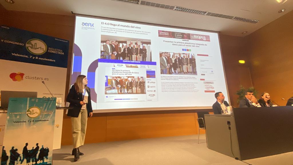 _lariojadigital's tweet photo. ➡Hoy la Secretaria General de @AERTIC @LauraUrbieta expone como caso de éxito en el V Congreso Nacional de Industria Conectada en Valencia, el proyecto Fiwine 

☑Plataforma interoperable de datos para la industria del vino, basada en tecnología FIWARE  
#sumarmultiplica
#CIC40 https://t.co/lfbZjvIDCx
