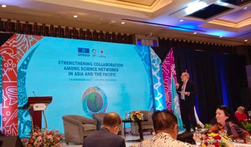 RadistiPraptiwi's tweet photo. Pleased to represent @UnivEsaUnggul at the @unescojakarta SCAN-AP, discussing collaboration between science networks in Asia and the Pacific to tackle complex issues related to #WaterResourceManagement, #climatechange, #sustainable use of #biodiversity &amp; #ecosystem. https://t.co/LN1LwWn1GV