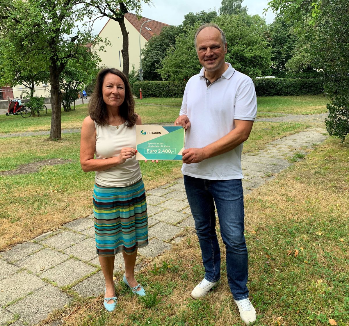 HexagonSIG's tweet photo. Our German office recently relocated to a new building, and the employees used it as an opportunity to do good. Unneeded office furniture was offered for "sale," and all the money collected went to St. Klara children's home. #community #philanthropy https://t.co/dhJFB7iBcg