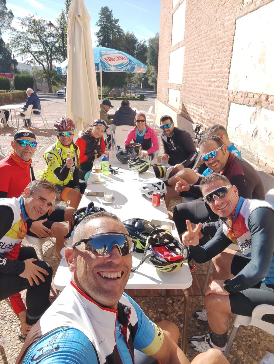 DOMINGO de lujo con nuestra GRUPETA.
De vez en cuando también entrenamos ☕️🍺

elcidtriatlon.es/entrena-con-no…
#Triathon #valdemoro #triatlonvaldemoro #elcidtriatlon #Deportes #SportsCenter