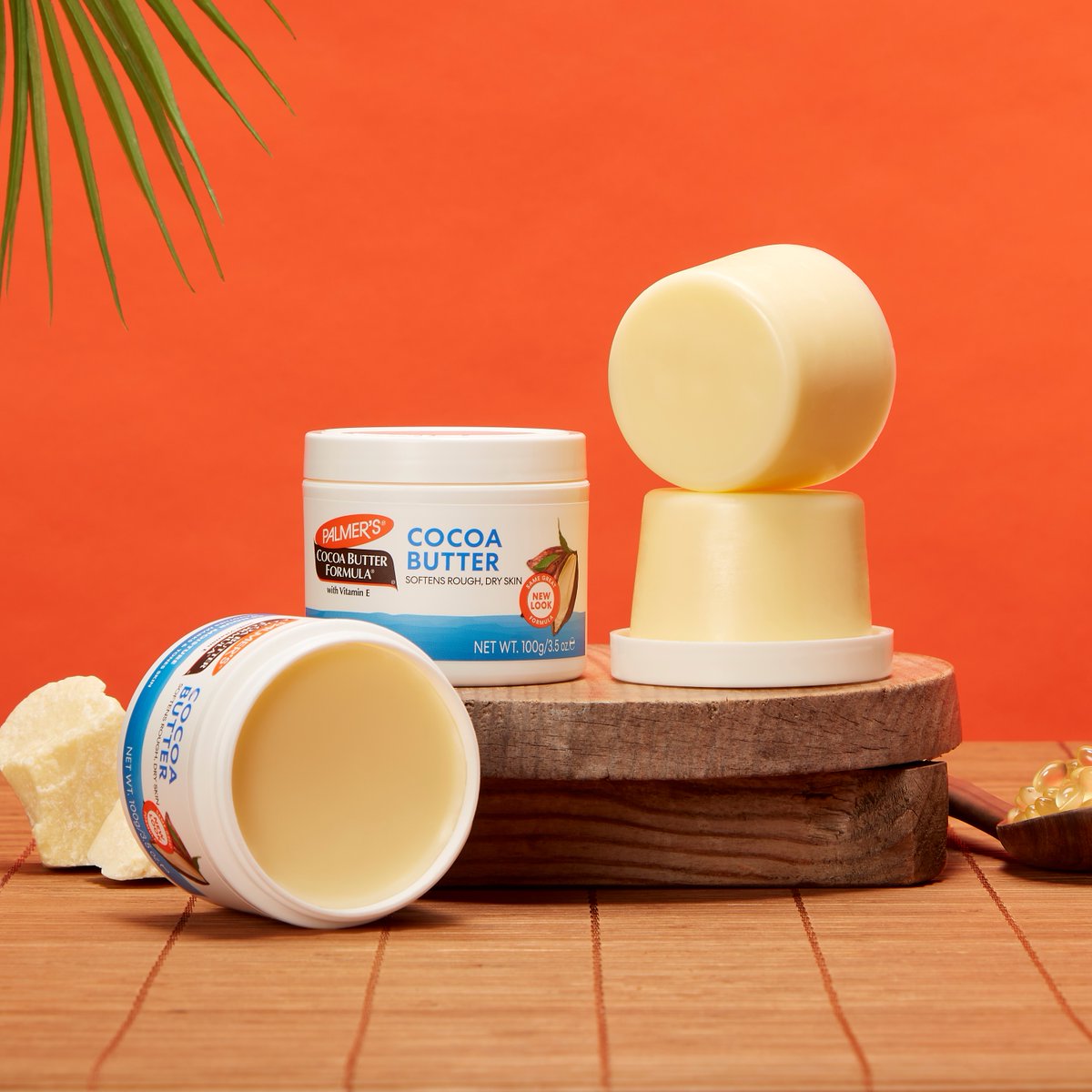 PalmersUK's tweet photo. Our #CocoaButter Formula Original Solid Jar…😍

Made with ethically sourced Cocoa Butter &amp; Natural #VitaminE, this concentrated, water-free formula makes it ideal to relieve dry &amp; sensitive skin and it's also suitable for eczema-prone skin.

@BootsUk @Superdrug @OcadoUk

#jar101 https://t.co/9ed6PHz62C