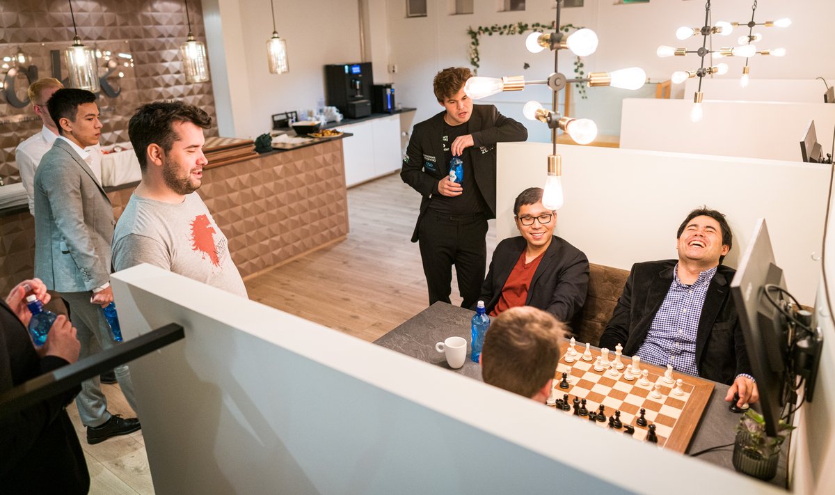 FIDE_chess's tweet image. Caption this! 

#throwback #FischerRandom
📷: @LennartOotes