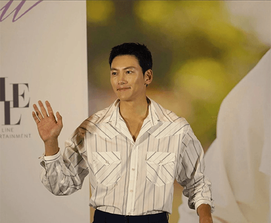 philstarlife's tweet photo. Can't get enough of #JiChangWook? The Korean heartthrob talked about what makes him happy and his next #Kdrama in this one-on-one chat: https://t.co/9JW0YcPIrO

#JiChangWookForBench_ReachYou #JiChangWook_ReachYou https://t.co/r5Bevmnsv4