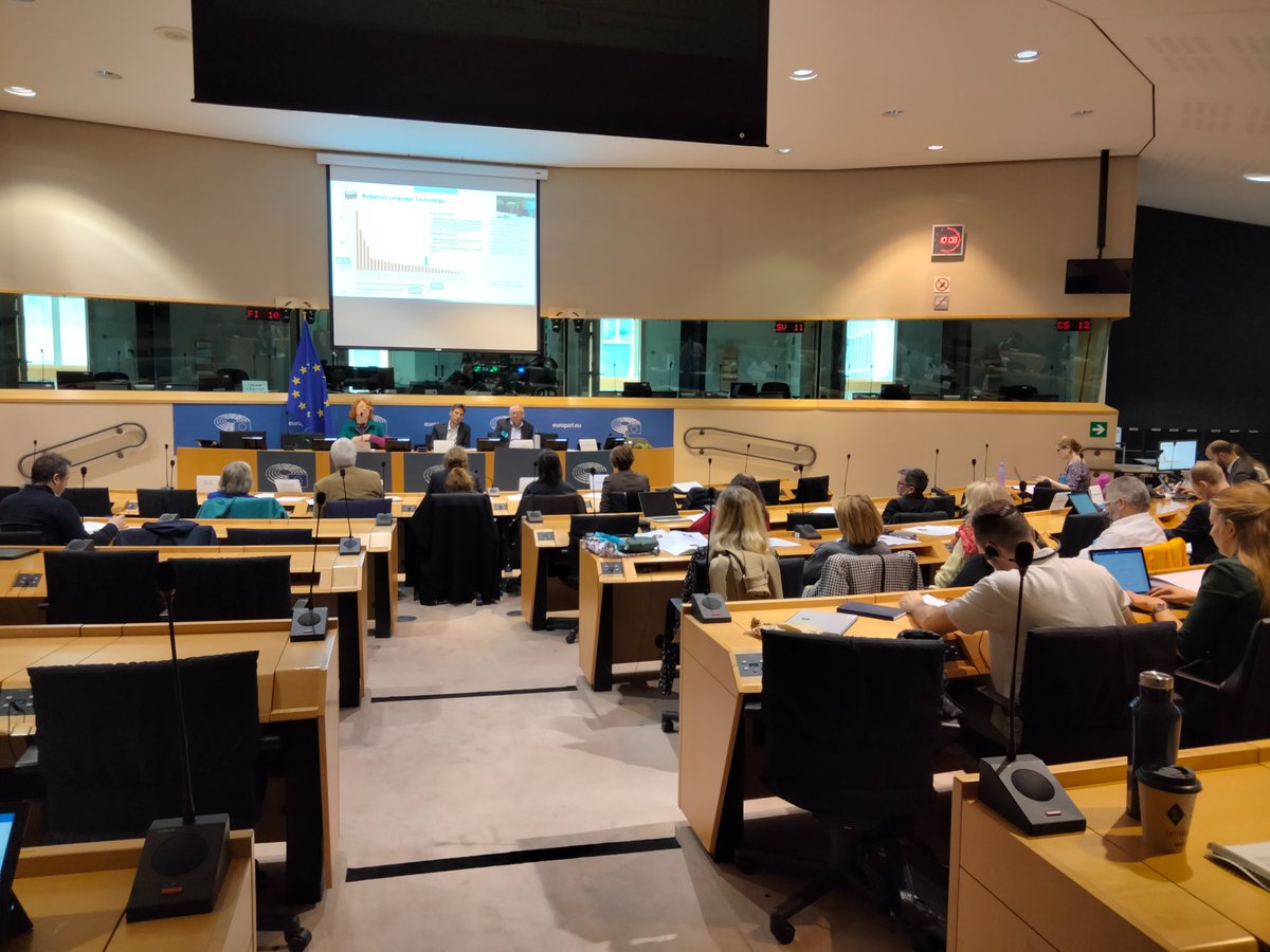 EP_ScienceTech's tweet photo. What is the EU doing to protect languages digitally? 

Today's #STOAevent features EU-funded @EuroLangTech: A consortium of 52 partners developed a #roadmap to achieve full digital equality in Europe by 2030

👉Interview w/ project coordinator @tarfandy: https://t.co/BgAQ9CpMvL https://t.co/yKjhLP2JIh