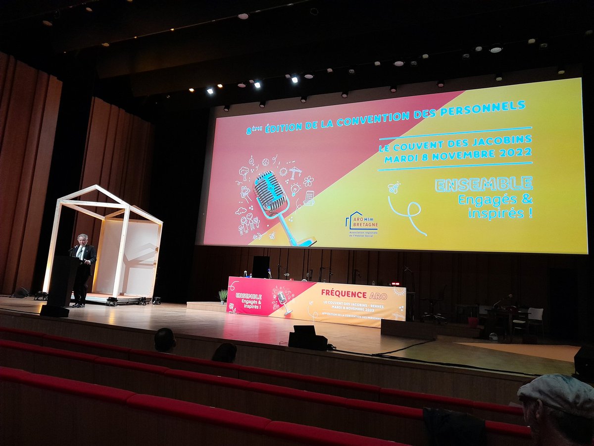 Lancement de la convention de l'AROHLM de Bretagne. Plus de 900 participants.1/3 de la famille HLM de Bretagne qui compte plus de 3000 hommes et femmes engagés et inspirés.Une journée organisée pour les salariés et par les salariés. Remerciements à eux et à l'<a href="/AroBretagne/">ARO Hlm Bretagne</a>