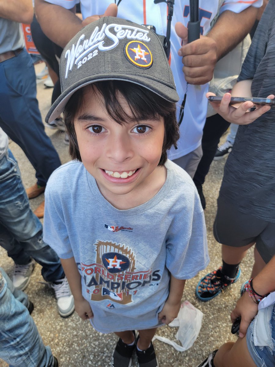 msluna404's tweet photo. Houston Astros Parade was a success! Thank you @AldineISD for giving me the opportunity to share this day with my love ones #aldineconectado https://t.co/F9Ka78lu6E