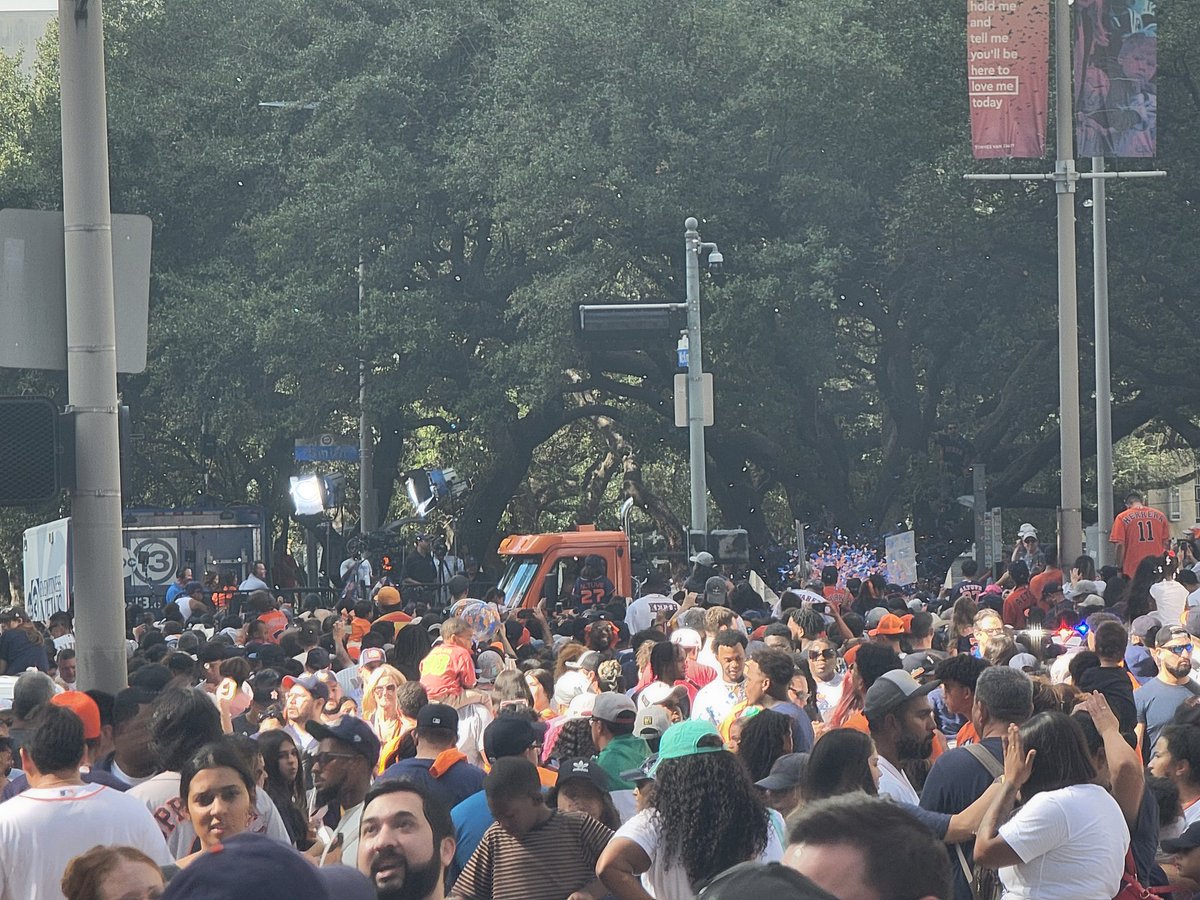 msluna404's tweet photo. Houston Astros Parade was a success! Thank you @AldineISD for giving me the opportunity to share this day with my love ones #aldineconectado https://t.co/F9Ka78lu6E
