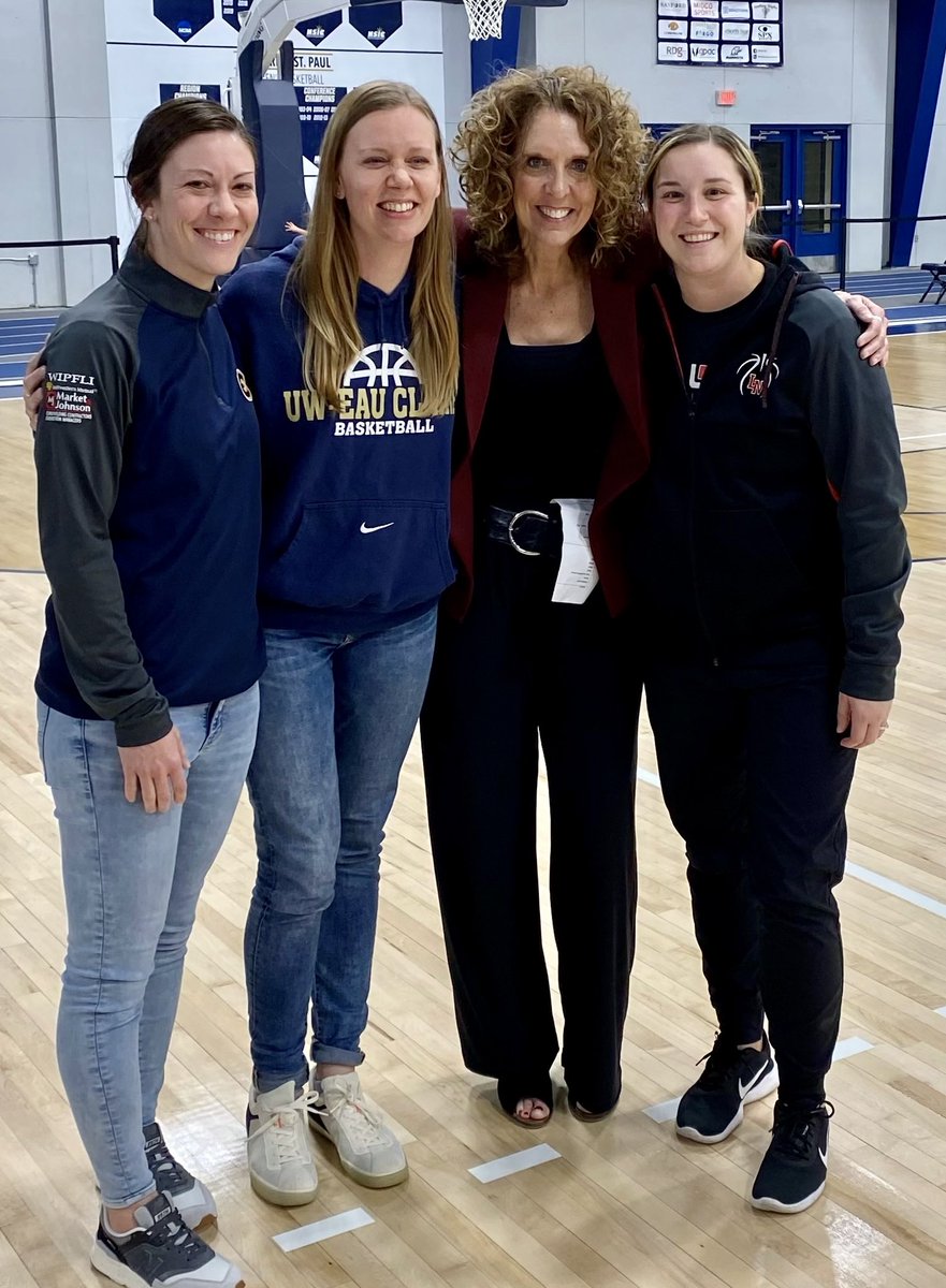 UWECWBB's tweet photo. The win tonight is even sweeter when our alumni are there to cheer us on! #family #moreispossible https://t.co/M0uWd1fNcj
