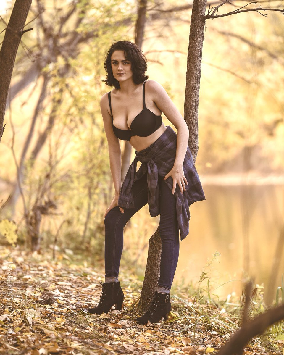 Fall photos with me as your photographer is magic! #fallphotography #photography #fall #Fall2022 #Idaho #Boise