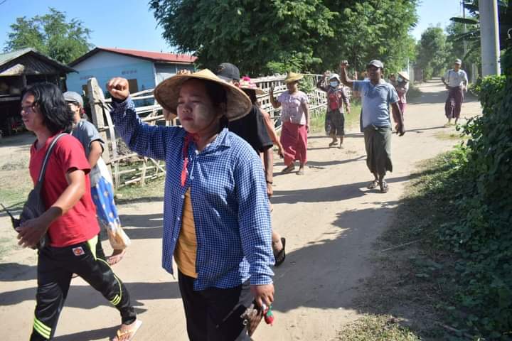 miN13700's tweet photo. The protesters of Yinmarbin - Salingyi multi-village strike in Sagaing Region continued their 606-day anti-junta demonstration on November 8.

#CrimesAgainstHumanity
#2022Nov8Coup
#WhatsHappeninglnMyanmar https://t.co/VM8H8UnRD0