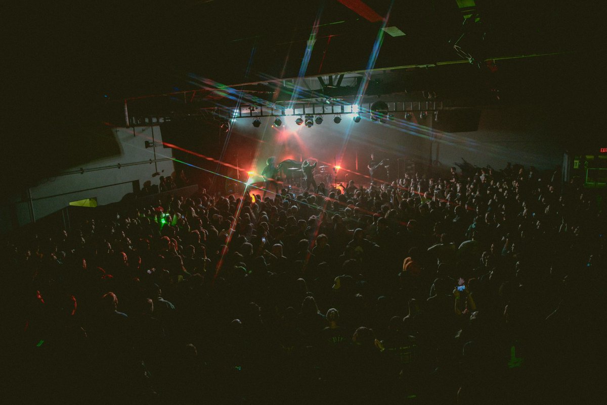 PhotographyJcw's tweet photo. @SLNTPLNT // Swan Song Tour // @theglasshouse // 11-6-2022 🌹 https://t.co/jfee60oSJb
