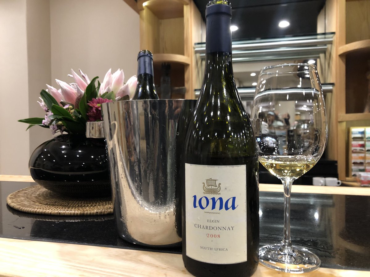 TsepangMolisana's tweet photo. @WineFolly Some older Elgin Wine Valley Chardonnay, @IonaWines 2008 and @NeilEllisWines 2011, tasted at @thesaxonhotel https://t.co/PxRejqiK7y