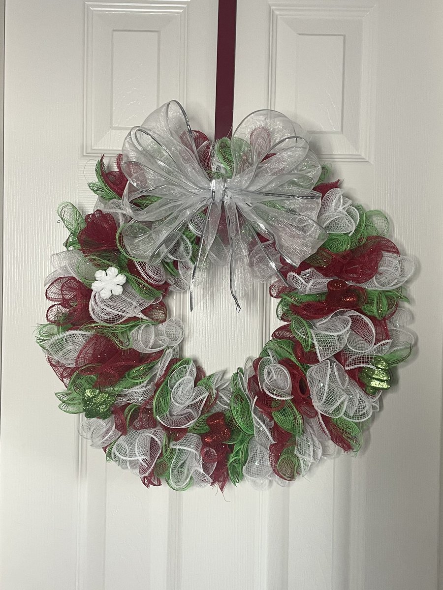 This is my go to Christmas wreath for this year! I’m loving the way all the colors go so good together!!!