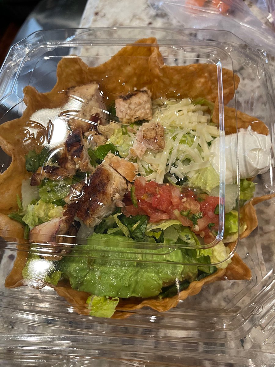 MakeupJungle's tweet image. Seriously @elpolloloco Double Chicken? Not even close! We ordered 2 of these and they don’t even begin to look like what you advertise. They each had 7 little pieces of chicken. So disappointed!!