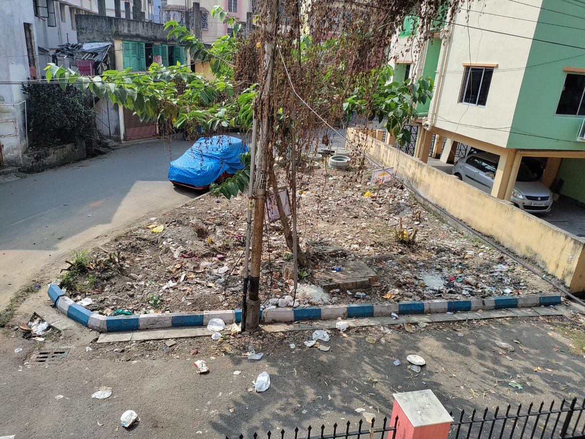 bitbaffledbong's tweet photo. @bappadityadasg check this filth in your ward Near New Raipur road, Khal par rikshaw stand. This is unacceptable. This place is unhygienic and is breeding disease carrying insects. Please have this cleaned and find a permanent solution.
#TMC #Unhealthy #civicright #aitc https://t.co/o9SI7s6qdr