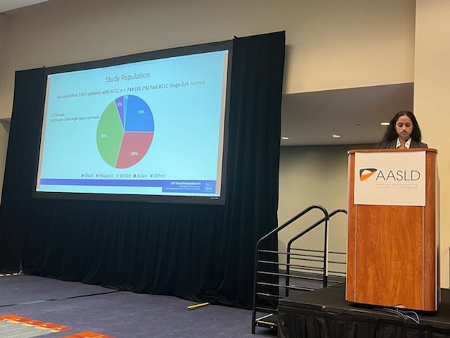 Grateful for the opportunity to present our findings on racial disparities in curative treatment for early stage HCC in this morning's parallel session @AASLDtweets. Thanks to @nicole_rich8 for her inspiring mentorship, and to @docamitgs and @UTSWInternalMed for their support