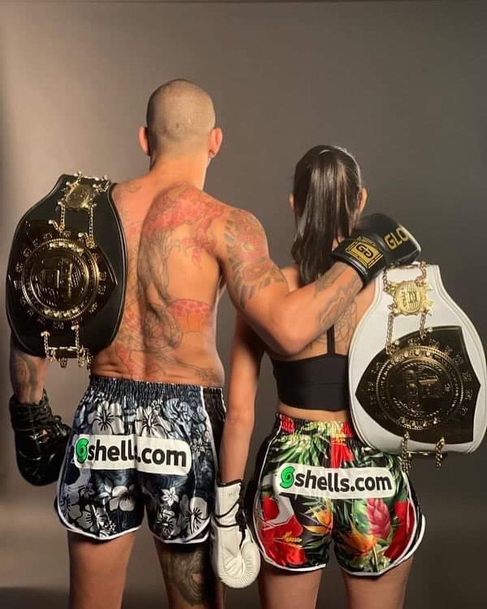 LFAfighting's tweet photo. .@AlexPereiraUFC and #AlinePereira are ready for the biggest month of their careers. 🇧🇷
#UFC281 || #LFA147
Friday, November 18
@WinnaVegasIA
#Sloan, #Iowa
🎫: https://t.co/ipIPiV73jW
#MMA
#LFANation
@UFCFightPass https://t.co/MvV47mUuwP